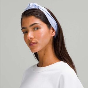 Lululemon Knot Stopping Satin Headband
Lavender Dusk - NWT